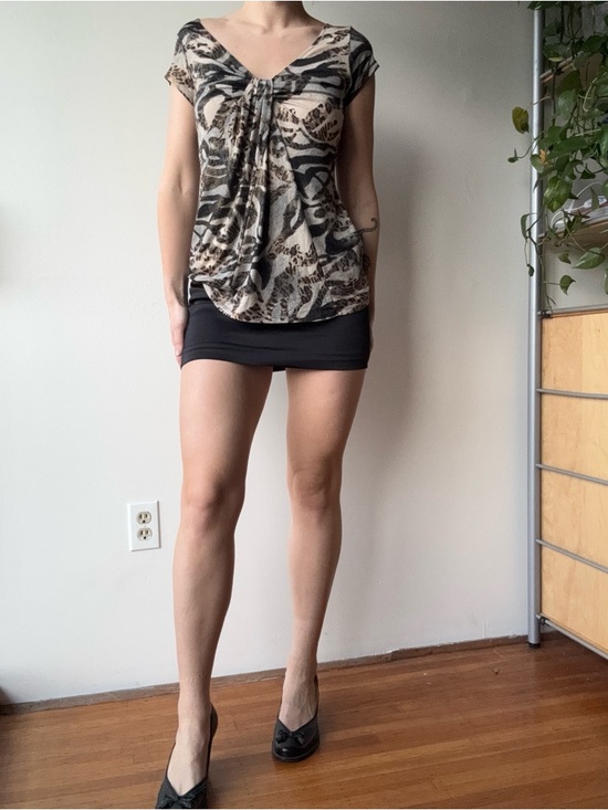 Bianca Nygard Tops - Bianca Nygard Animal Print Short Sleeve V-Neck Top